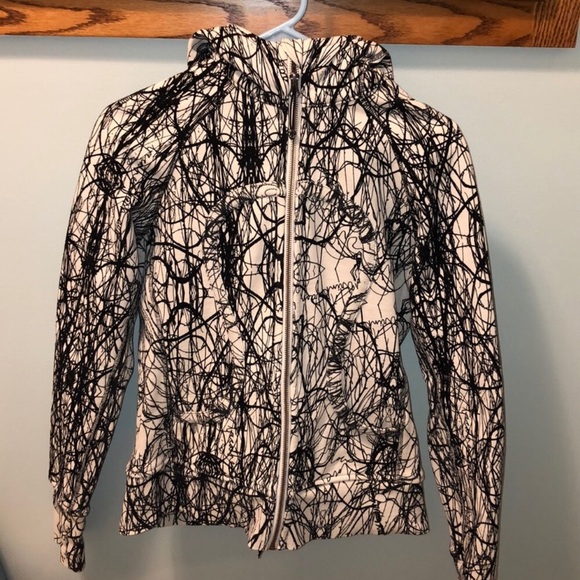 lululemon athletica Tops - RARE Lululemon Scuba ‘Nesting Black Bird Ghost’ 8